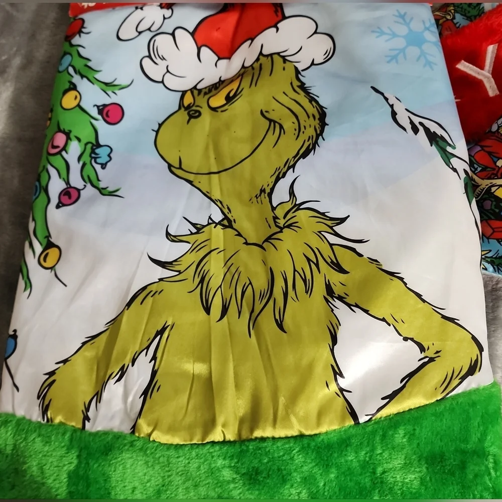 The Grinch 48” Christmas Tree Skirt + 2 Joy Stockings NWT - Picture 2 of 3